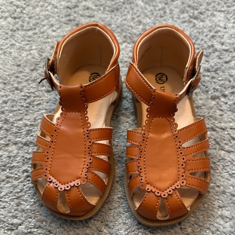 Toddler Girls size 7T nonslip brown sandals
